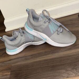 Nike Women's Athletic Shoes in Gray and Light Blue
